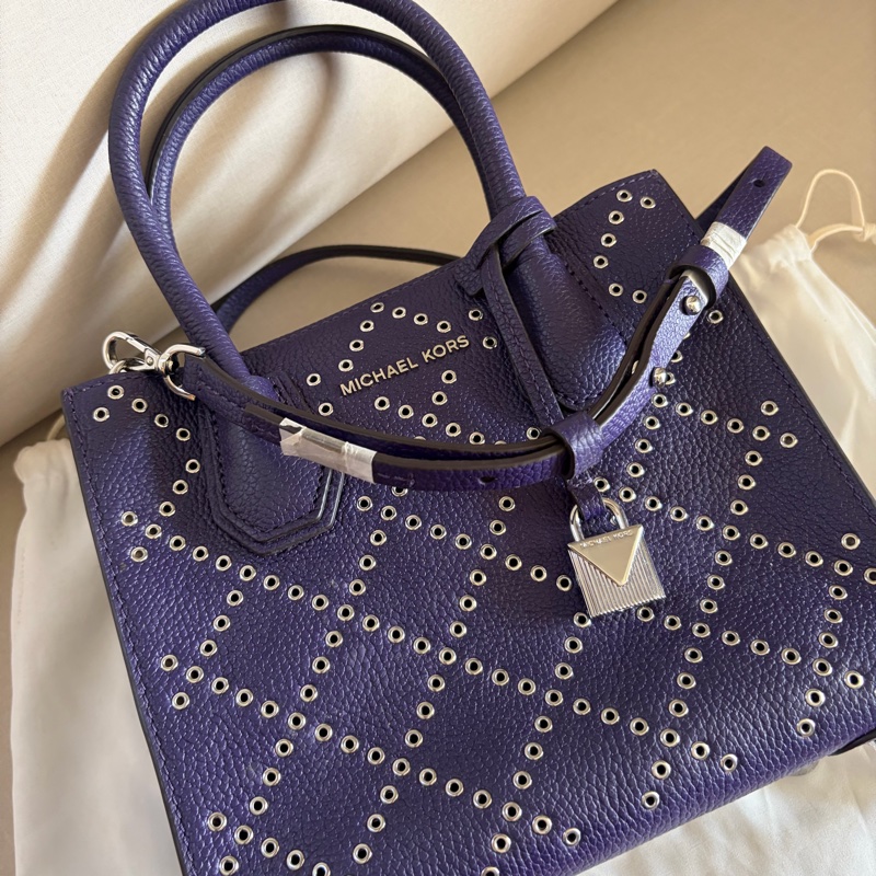 Michael Kors (MK) MK Mercer 圓形鉚釘菱格紋兩用小方包 (深紫色/銀鉚釘)附背帶-19