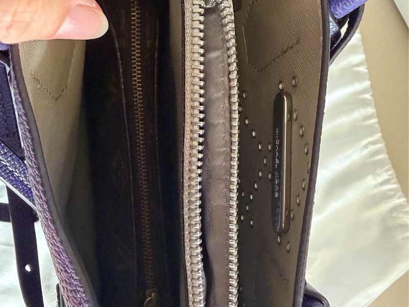 Michael Kors (MK) MK Mercer 圓形鉚釘菱格紋兩用小方包 (深紫色/銀鉚釘)附背帶-22