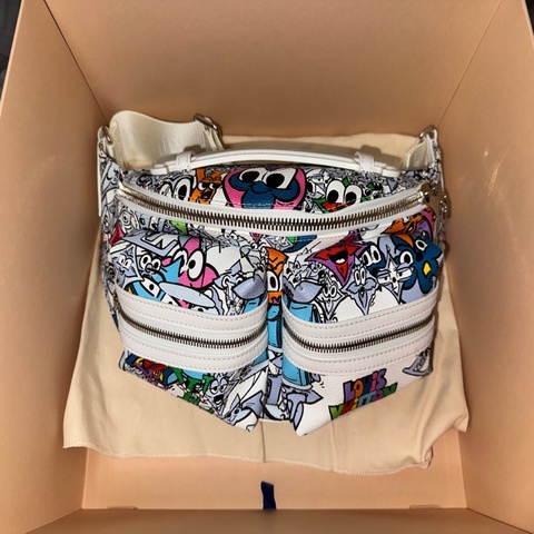 Louis Vuitton限量腰包