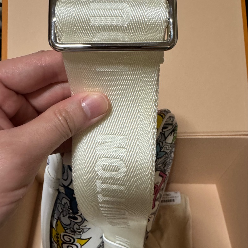 Louis Vuitton限量腰包-11