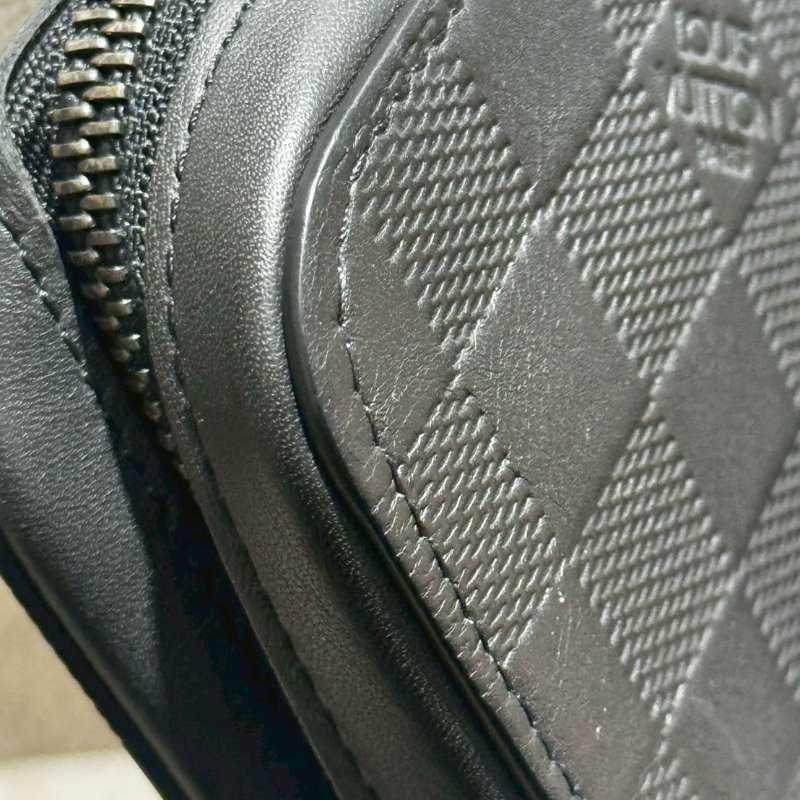 LV黑色棋盤格手提包-7