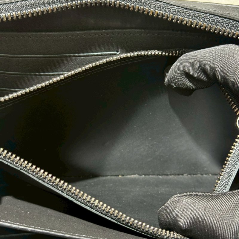 LV黑色棋盤格手提包-13