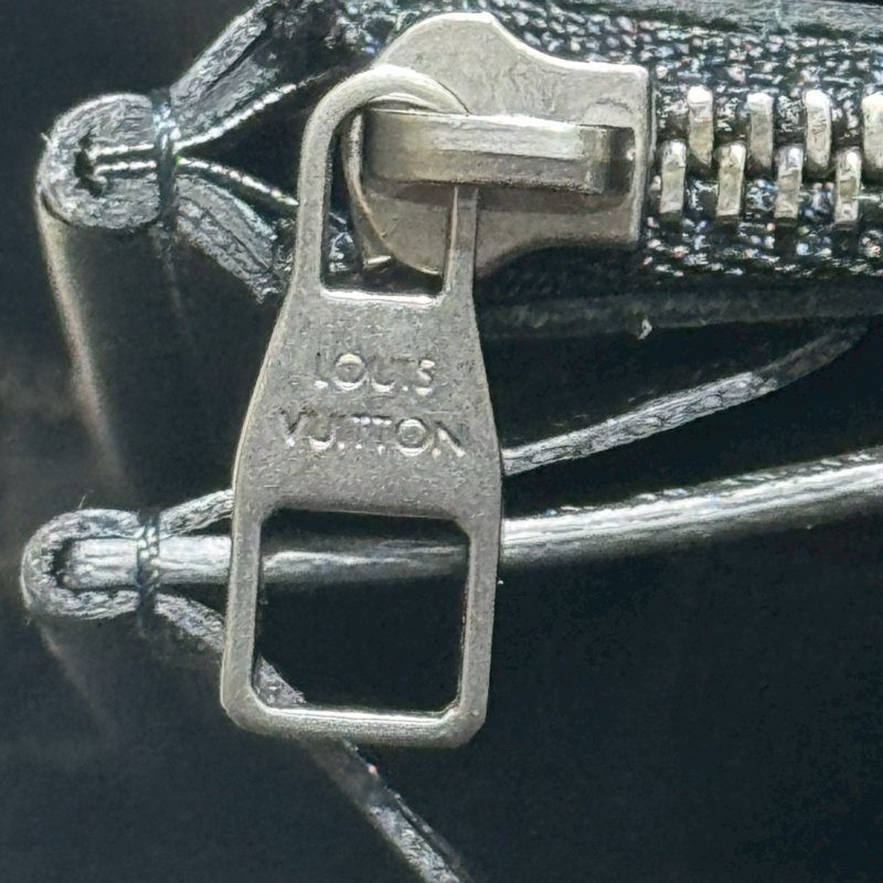 LV黑色棋盤格手提包-15