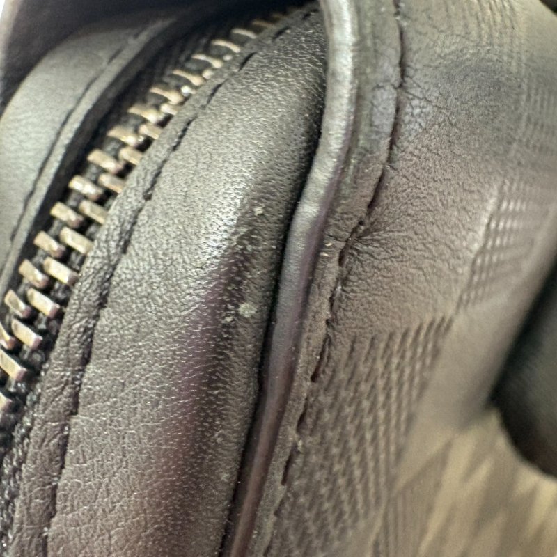 LV黑色棋盤格手提包-18