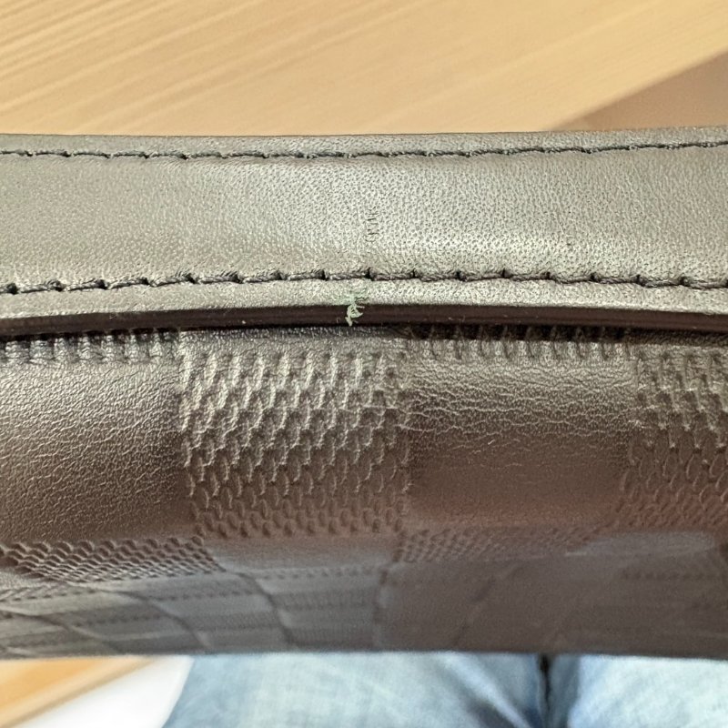 LV黑色棋盤格手提包-20