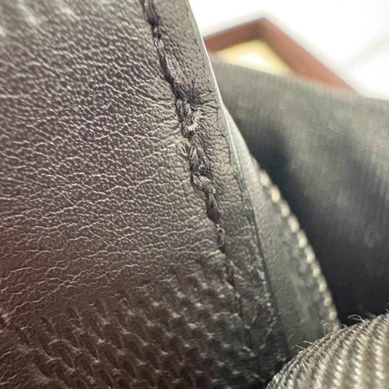 LV黑色棋盤格手提包-22