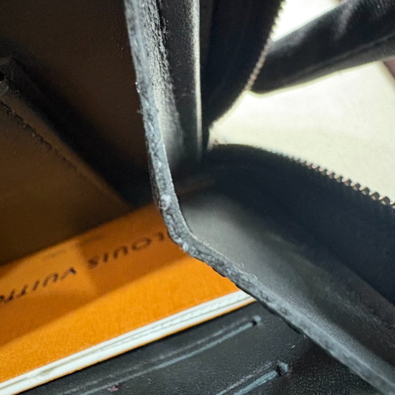 LV黑色棋盤格手提包-23