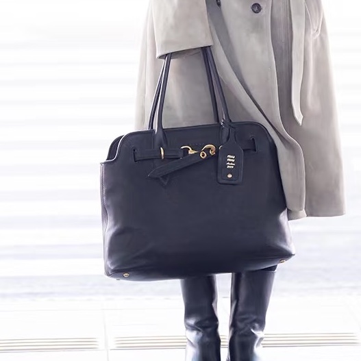 明星同款😎99新🆕MiuMiu繆繆Aventure黑色金扣羊皮大號托特包手提包👜-1