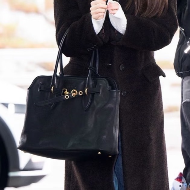 明星同款😎99新🆕MiuMiu繆繆Aventure黑色金扣羊皮大號托特包手提包👜-3