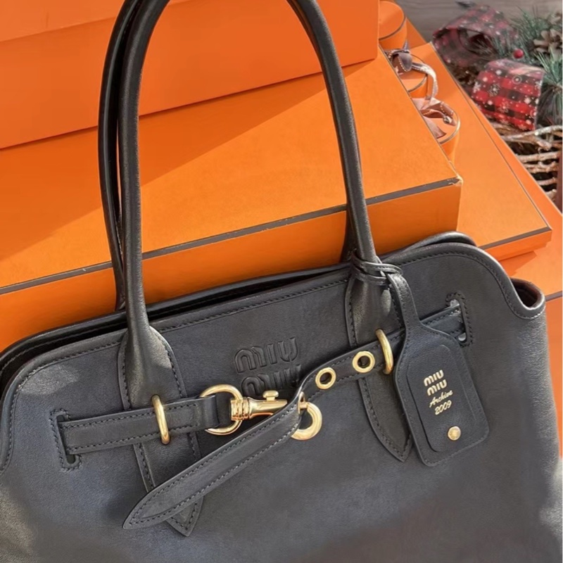 明星同款😎99新🆕MiuMiu繆繆Aventure黑色金扣羊皮大號托特包手提包👜-10