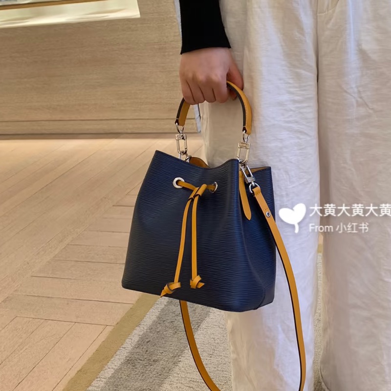 日常百搭款😍全網最低價❤️🔥Lv路易威登NeoNoeBB藏藍色水波紋內拼太陽黃抽繩水桶包手提單肩包-3