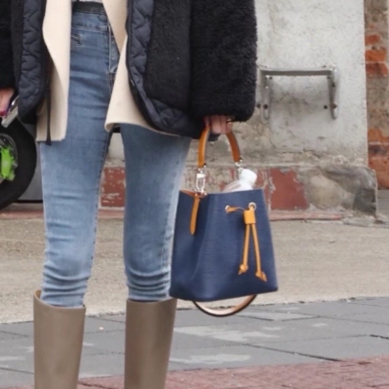 日常百搭款😍全網最低價❤️🔥Lv路易威登NeoNoeBB藏藍色水波紋內拼太陽黃抽繩水桶包手提單肩包-5