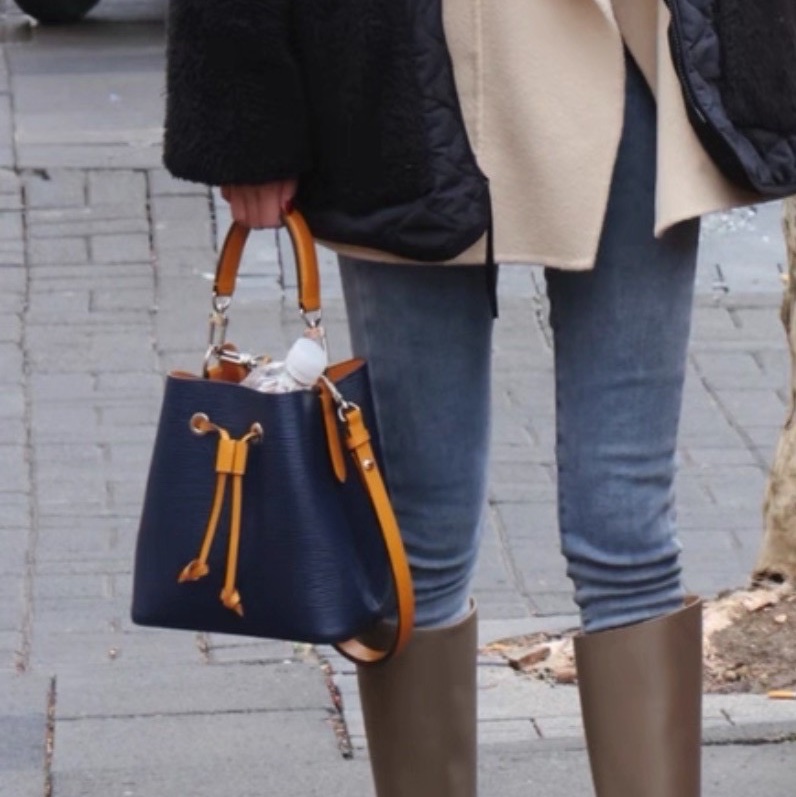 日常百搭款😍全網最低價❤️🔥Lv路易威登NeoNoeBB藏藍色水波紋內拼太陽黃抽繩水桶包手提單肩包-6