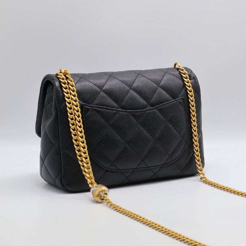 CHANEL 愛心調節釦口蓋包 24 - 黑金-1