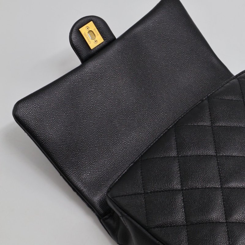 CHANEL 愛心調節釦口蓋包 24 - 黑金-3