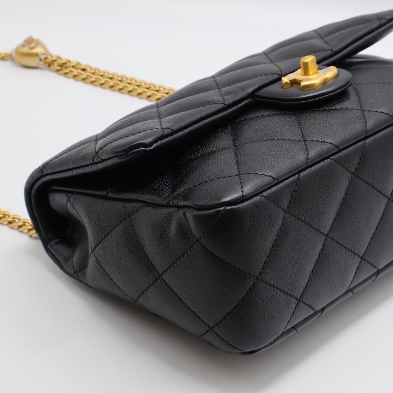 CHANEL 愛心調節釦口蓋包 24 - 黑金-10