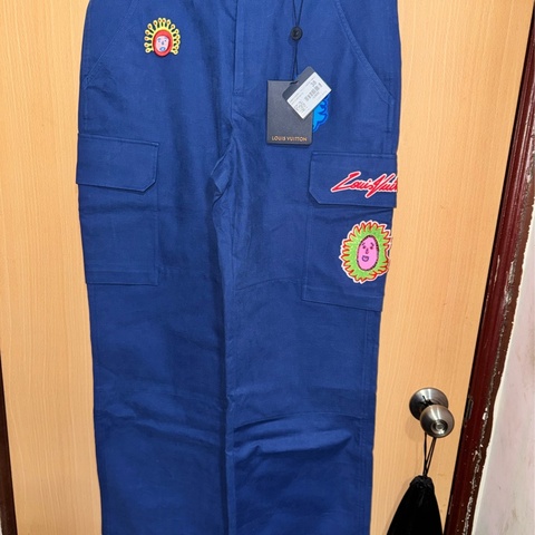 正品 LV x YK 草間彌生聯名 Embroidered Faces Cargo Pants 深藍 38碼