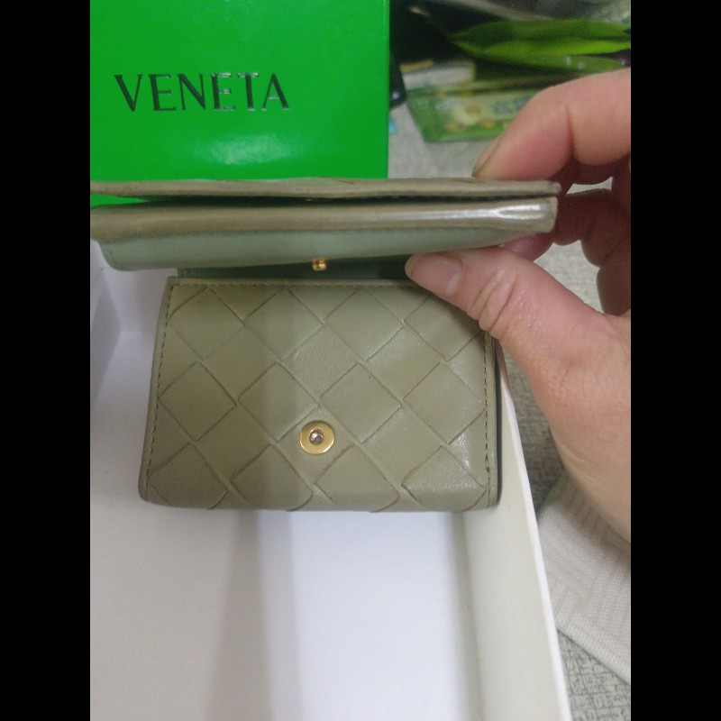 BV 鼠尾草綠三折短夾-4