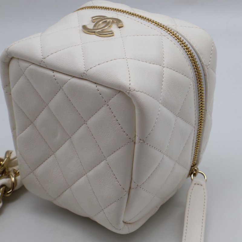 CHANEL 22S手提骰子包 - 白金32開-13