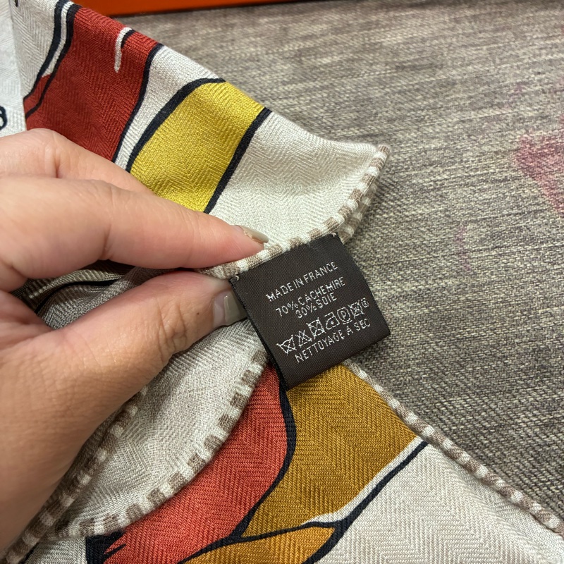 馬上賺錢🔥愛馬仕Hermes Mille et un lapins 三角巾 奶茶色 🇹🇼-10
