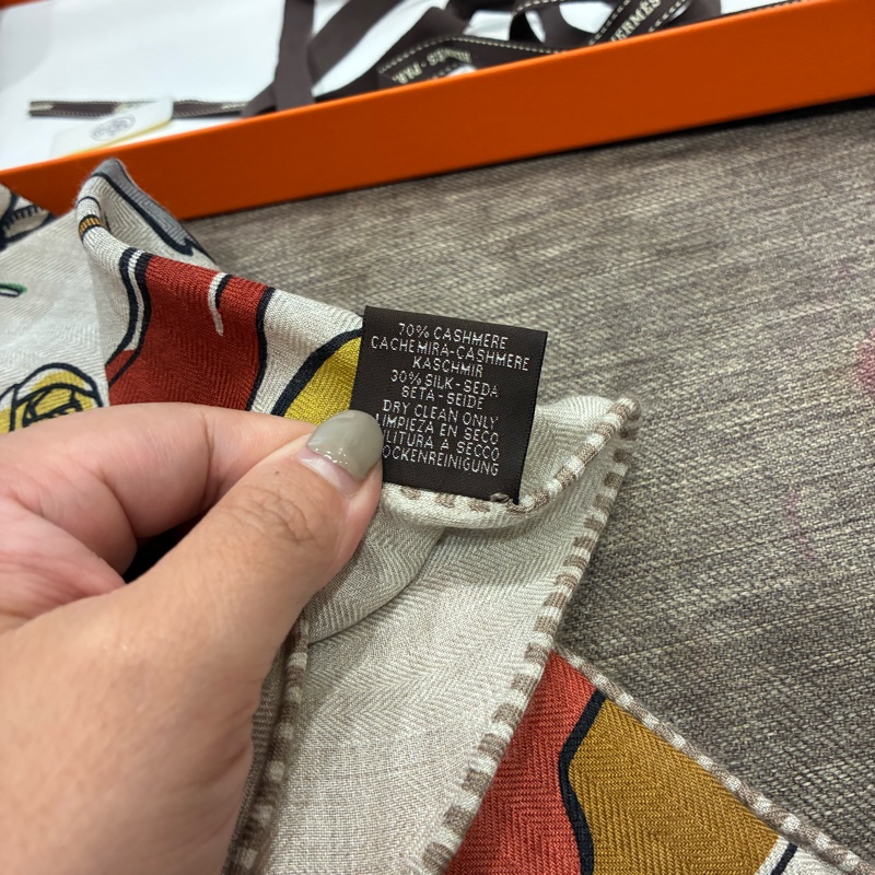 馬上賺錢🔥愛馬仕Hermes Mille et un lapins 三角巾 奶茶色 🇹🇼-11