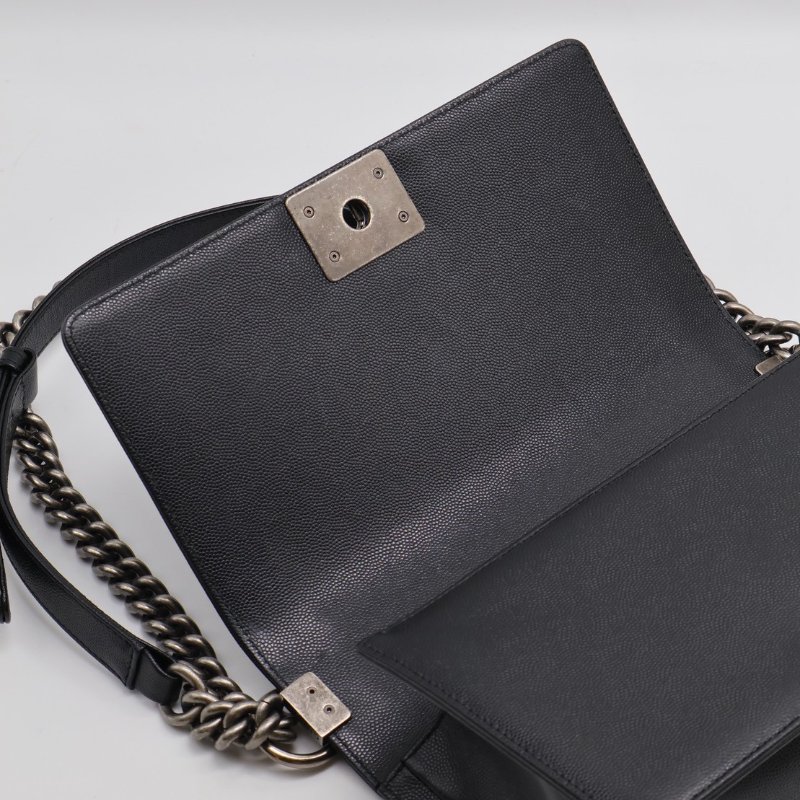 CHANEL Boy25 粒面牛皮口蓋包 - 黑銀26開-4