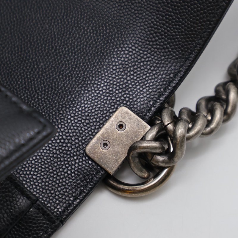 CHANEL Boy25 粒面牛皮口蓋包 - 黑銀26開-7
