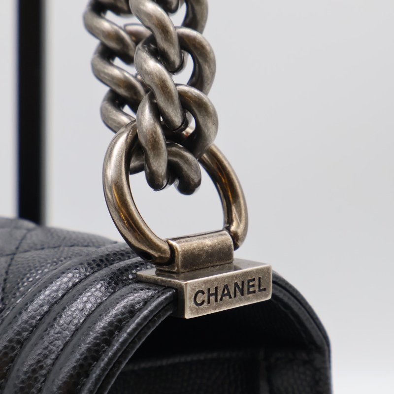 CHANEL Boy25 粒面牛皮口蓋包 - 黑銀26開-9