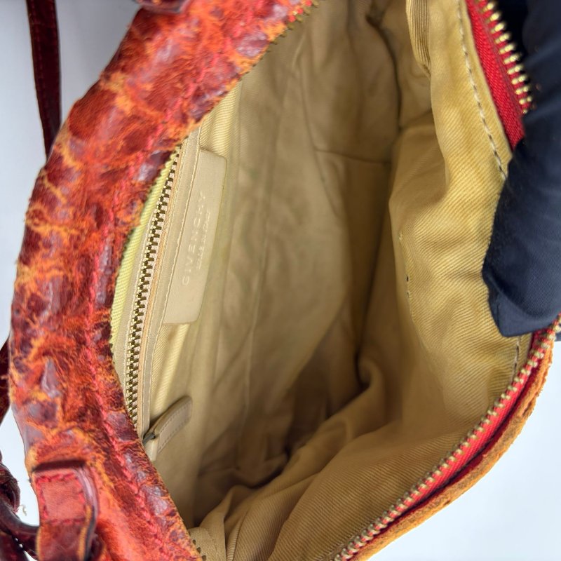 Givenchy 皮革斜背包-18