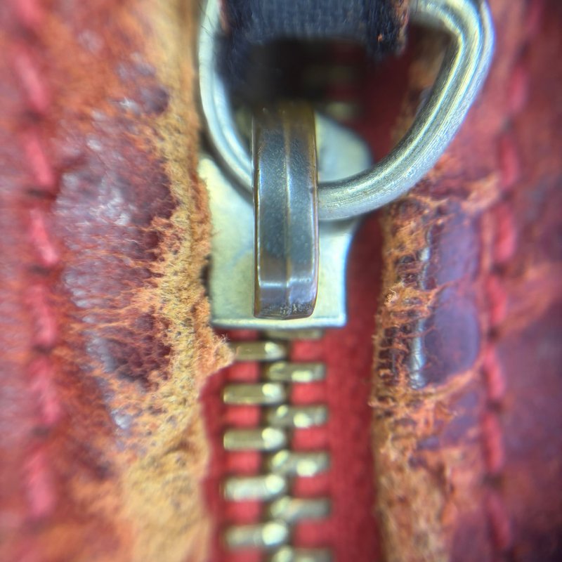 Givenchy 皮革斜背包-20