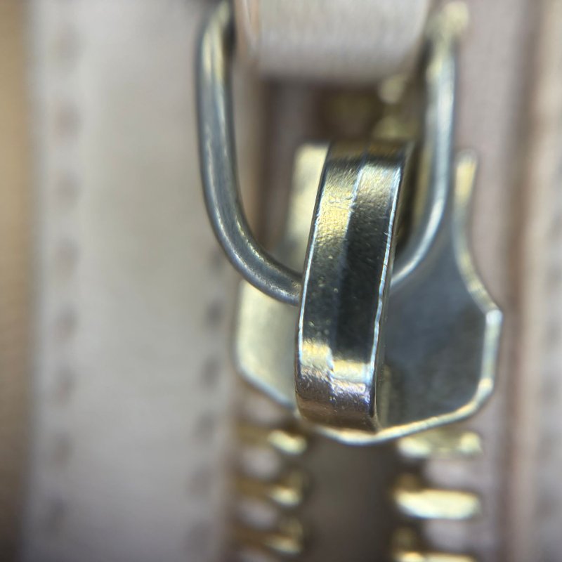 Givenchy 皮革斜背包-25