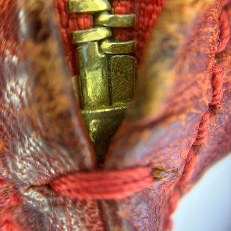 Givenchy 皮革斜背包-26