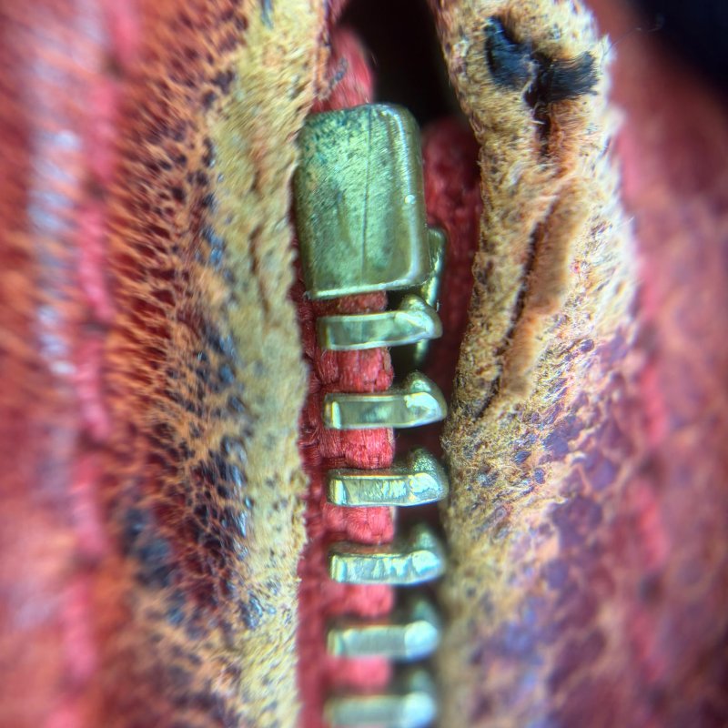 Givenchy 皮革斜背包-27