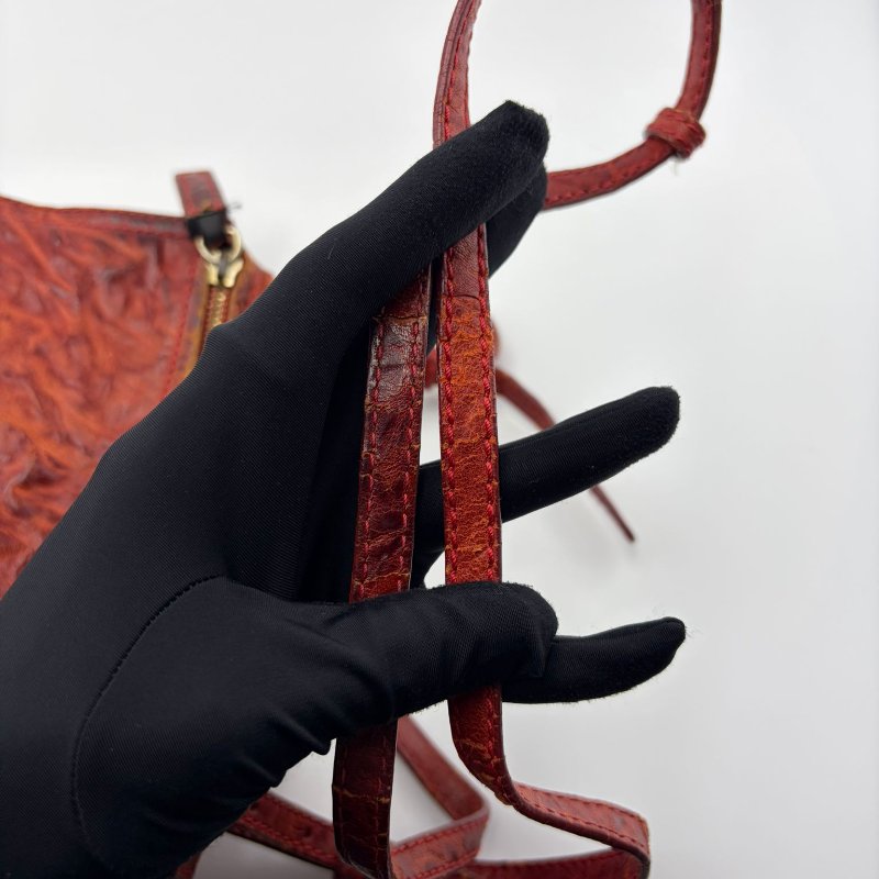 Givenchy 皮革斜背包-29