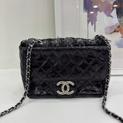 Chanel油蠟牛皮拼軟呢翻蓋鏈條包，18*14*7.5cm，13開