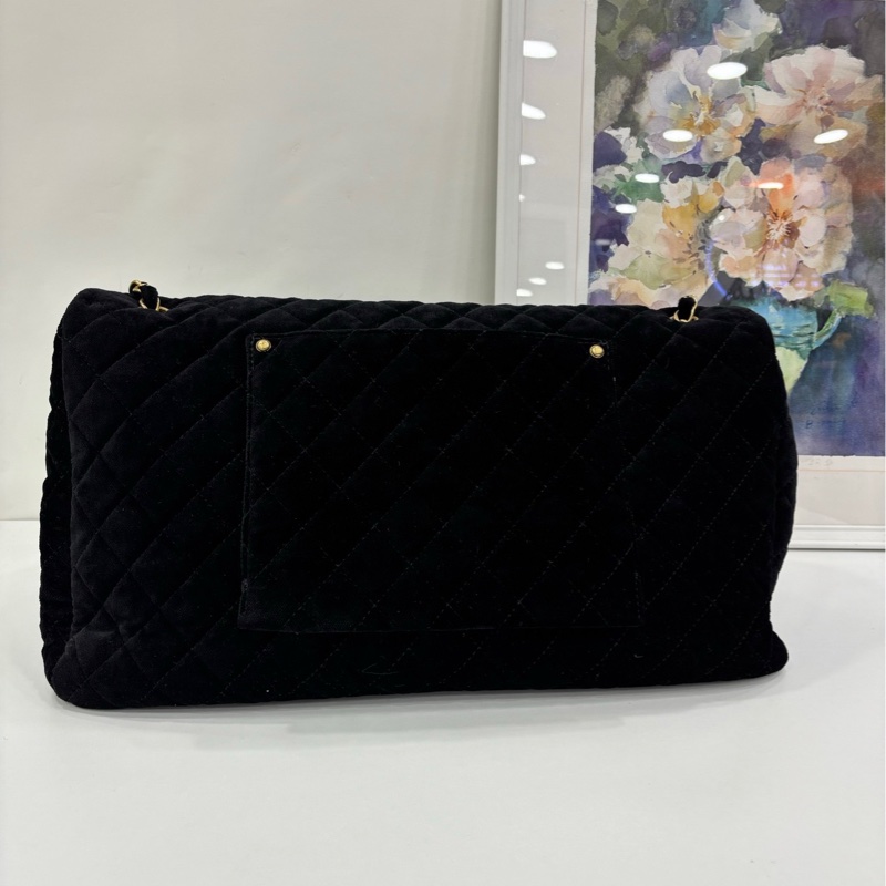 Chanel香奈兒絲絨XXL CF 機場包 23開 大尺寸 跟菲董一個 size ：45cm 黑絲絨材質金扣 高級的天鵝絨，顏色飽和度很高-1