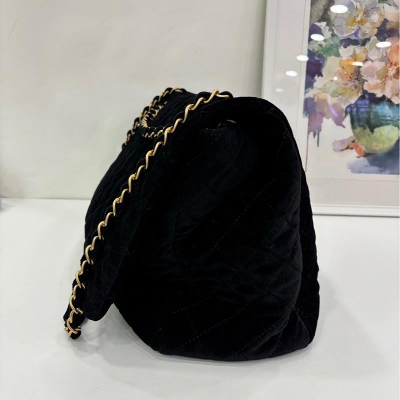 Chanel香奈兒絲絨XXL CF 機場包 23開 大尺寸 跟菲董一個 size ：45cm 黑絲絨材質金扣 高級的天鵝絨，顏色飽和度很高-2