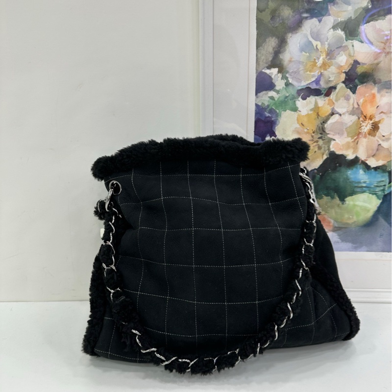 Chanel 毛皮一體銀鏈條毛皮穿鍊子母包 帶一個子包,毛皮一體外麂皮,內裡毛毛,壓花設計! 10開-2