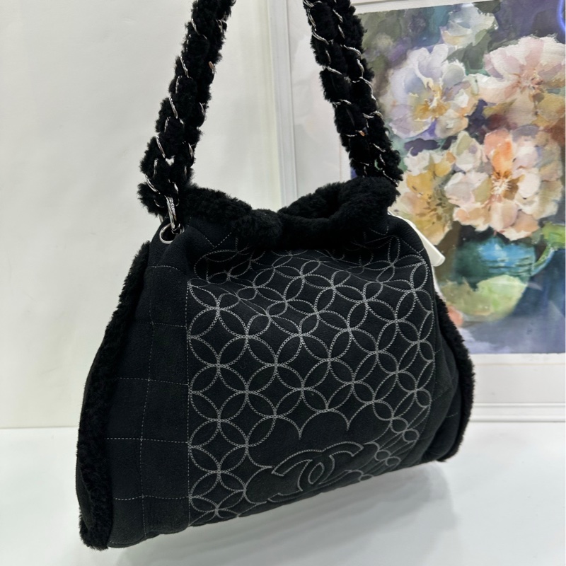 Chanel 毛皮一體銀鏈條毛皮穿鍊子母包 帶一個子包,毛皮一體外麂皮,內裡毛毛,壓花設計! 10開-7