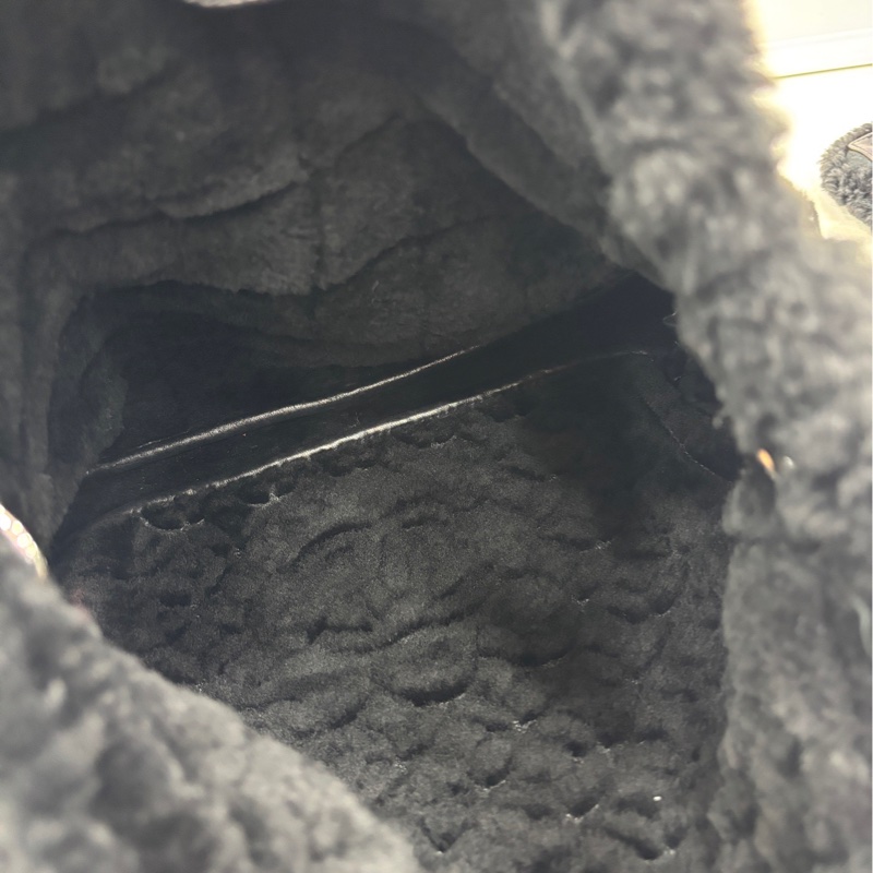 Chanel 毛皮一體銀鏈條毛皮穿鍊子母包 帶一個子包,毛皮一體外麂皮,內裡毛毛,壓花設計! 10開-8