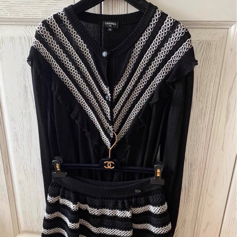 Chanel套裝衣服38碼，短褲36碼-0