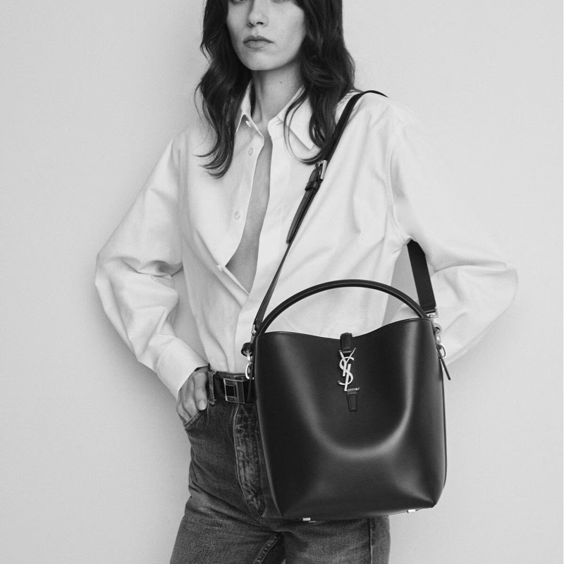 YSL 水桶包 LE 37亮面皮革手袋-7