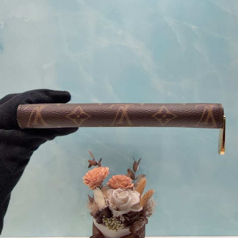 LV Monogram 老花棕色拉鍊長夾-5