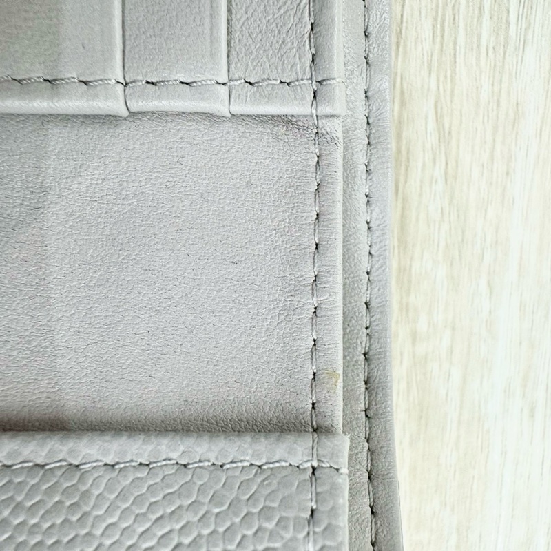 CHANEL淺灰色淡金釦荔枝牛皮三折短夾AP0712-7