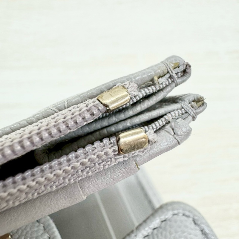 CHANEL淺灰色淡金釦荔枝牛皮三折短夾AP0712-9