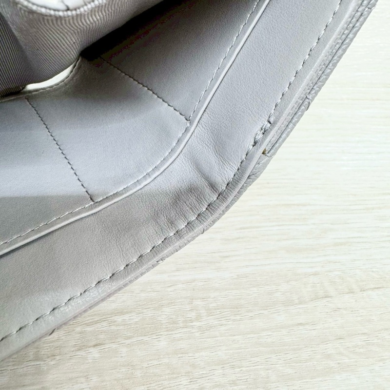 CHANEL淺灰色淡金釦荔枝牛皮三折短夾AP0712-10