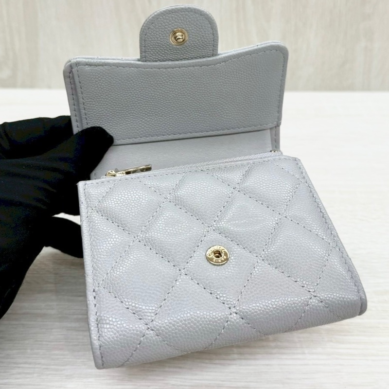 CHANEL淺灰色淡金釦荔枝牛皮三折短夾AP0712-11