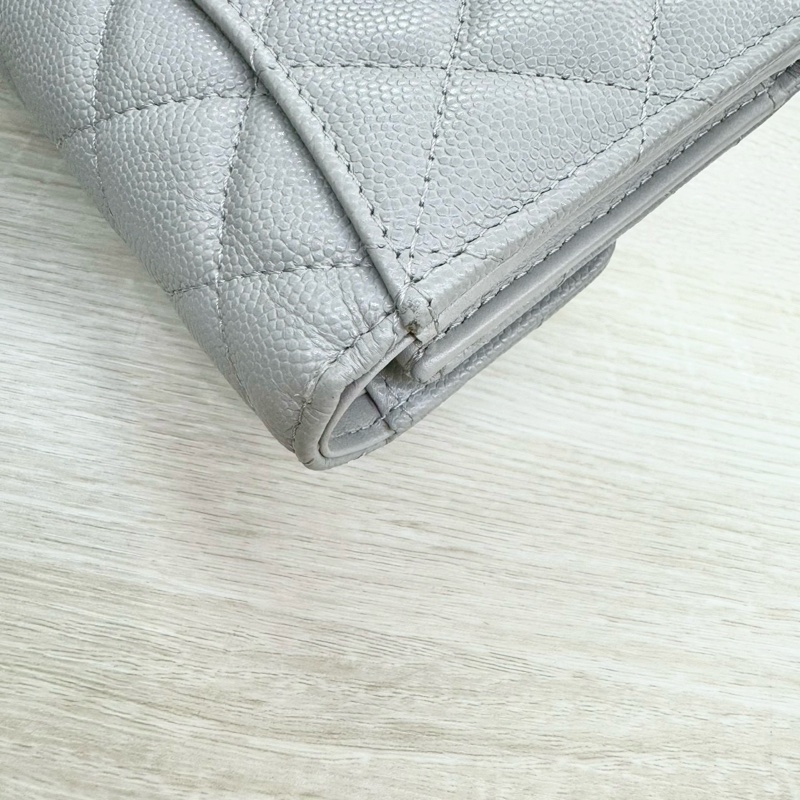 CHANEL淺灰色淡金釦荔枝牛皮三折短夾AP0712-14