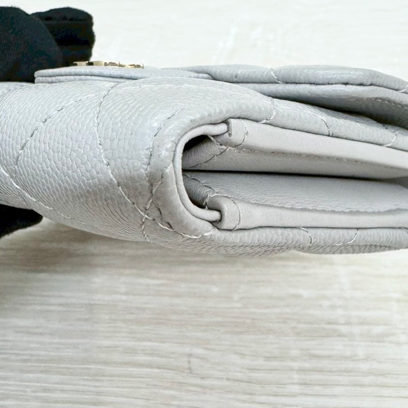 CHANEL淺灰色淡金釦荔枝牛皮三折短夾AP0712-16