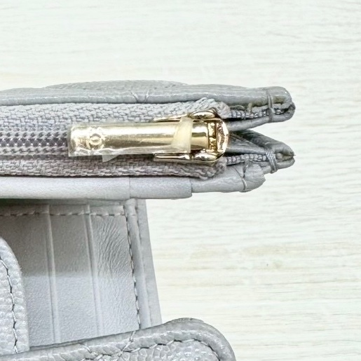 CHANEL淺灰色淡金釦荔枝牛皮三折短夾AP0712-20